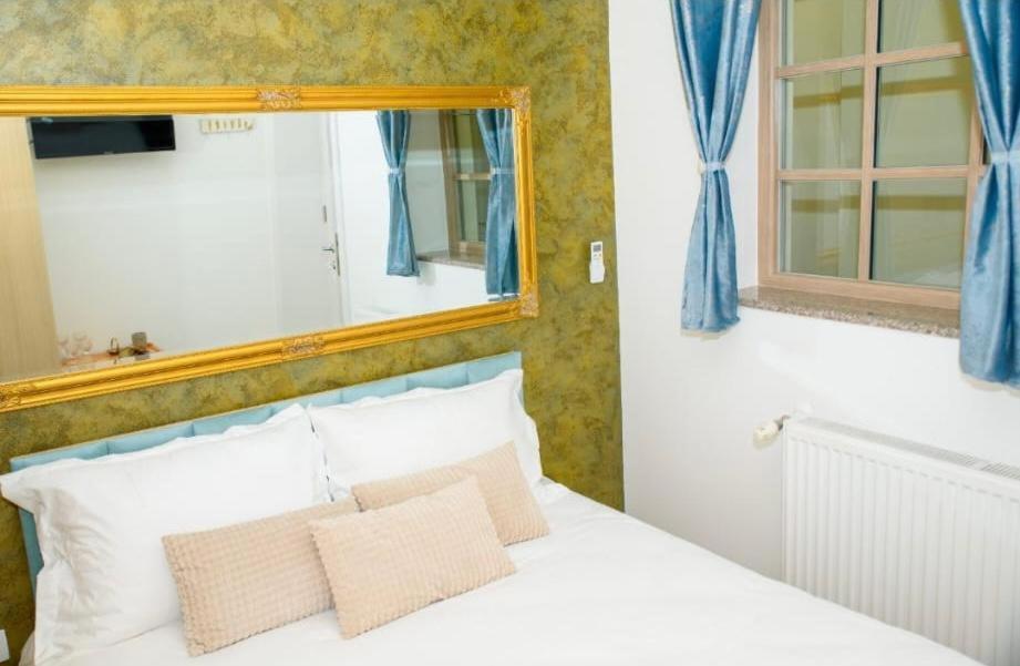 Bistro Centru Vechi Craiova Hotel Luaran gambar